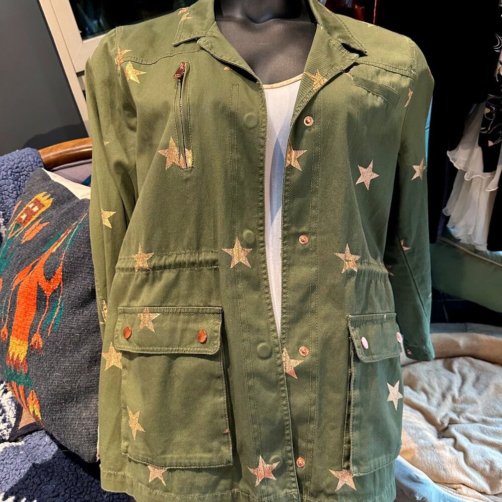 Shapely cotton field jacket with copper stars